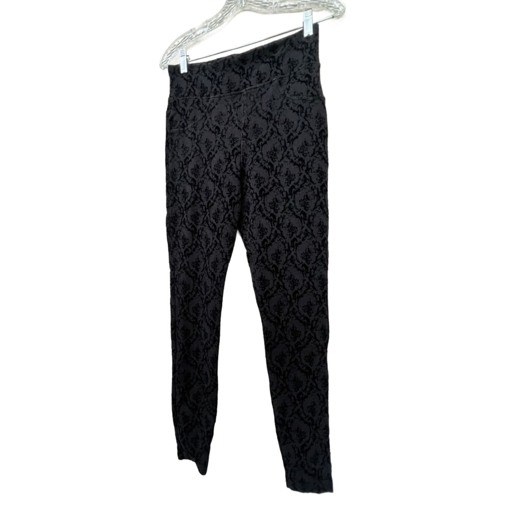 Black Stretchy Leggings Raised Velvet Design. Faux Front Pockets, 2 Back Pockets